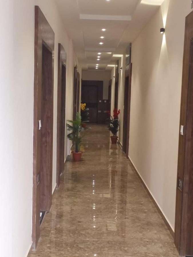 Hotel Krishna Palace Ананд Екстер'єр фото