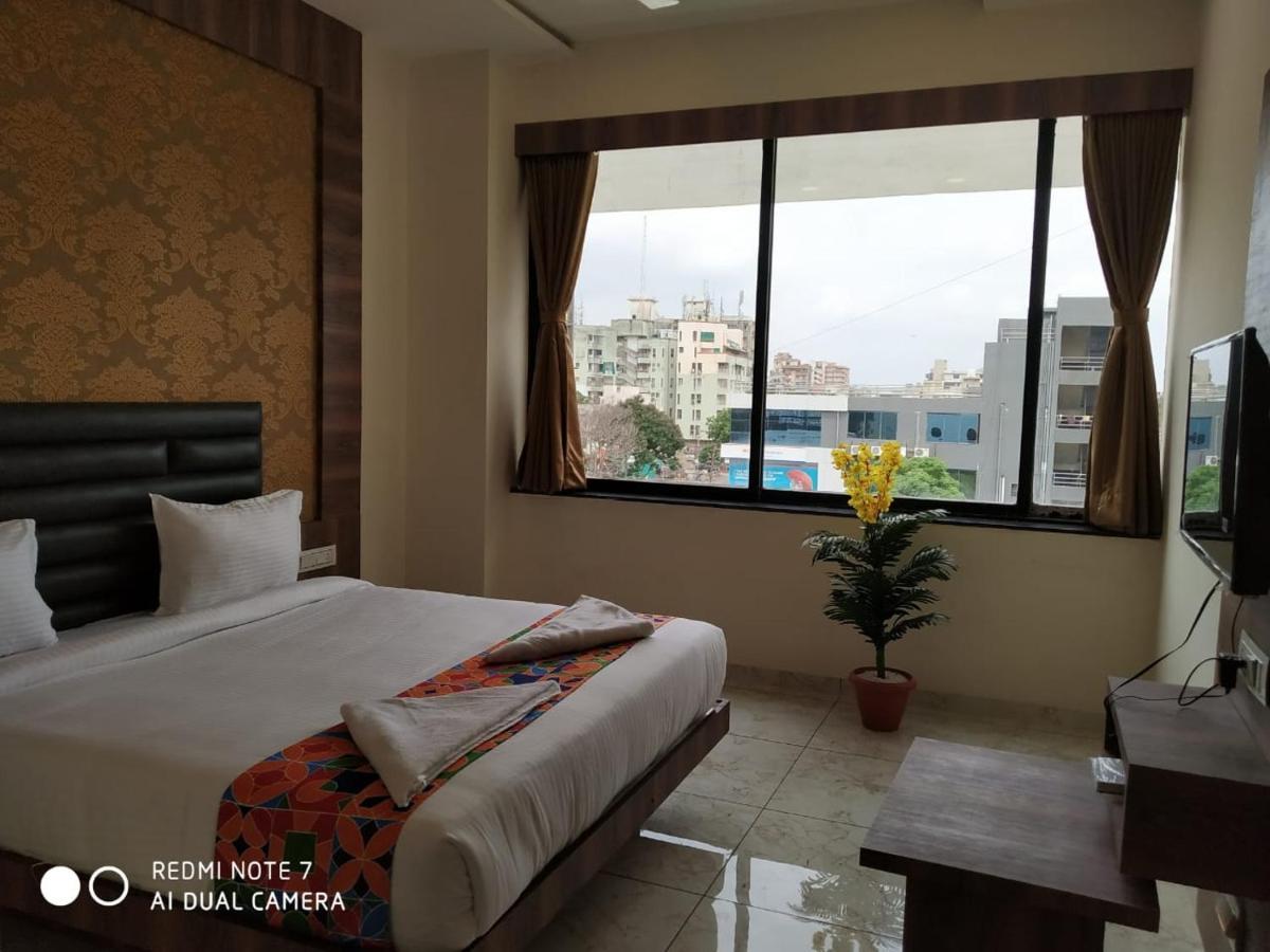 Hotel Krishna Palace Ананд Екстер'єр фото