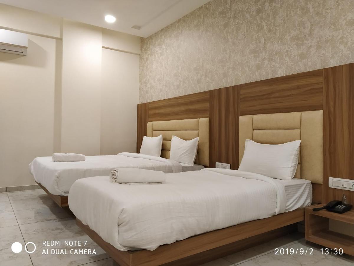 Hotel Krishna Palace Ананд Екстер'єр фото