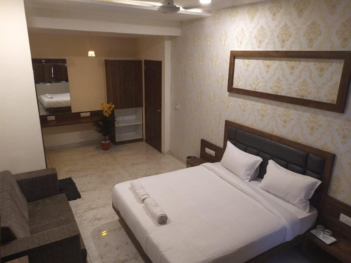 Hotel Krishna Palace Ананд Екстер'єр фото